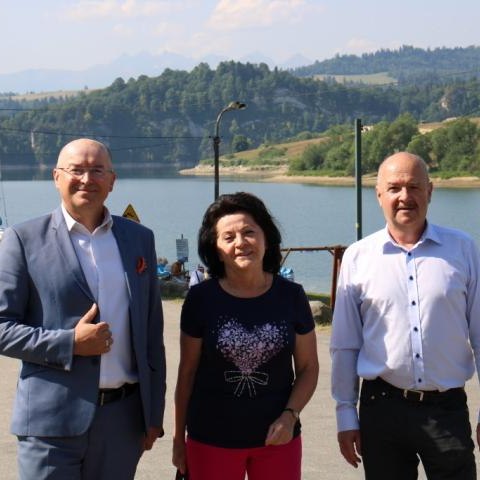 Budynek dla ratownictwa wodnego nad Jeziorem Czorsztyńskim