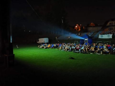 Kino plenerowe w Maniowach